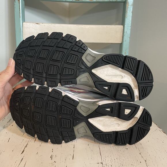 Nike Shoes Womens 10 Initiator Running Sneakers 394053-101 White Silver Lace Up - Picture 7 of 8